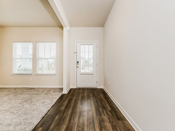 4th image of 812 Milo Bay St