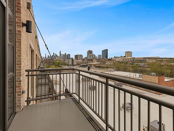 5th image of 2545 S Dearborn St APT 508