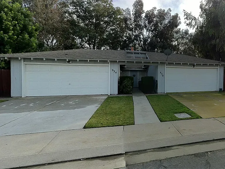 936 Princess Dr — Photo 1