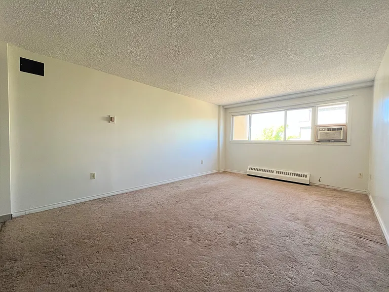 2249 Cornwall St — Photo 11