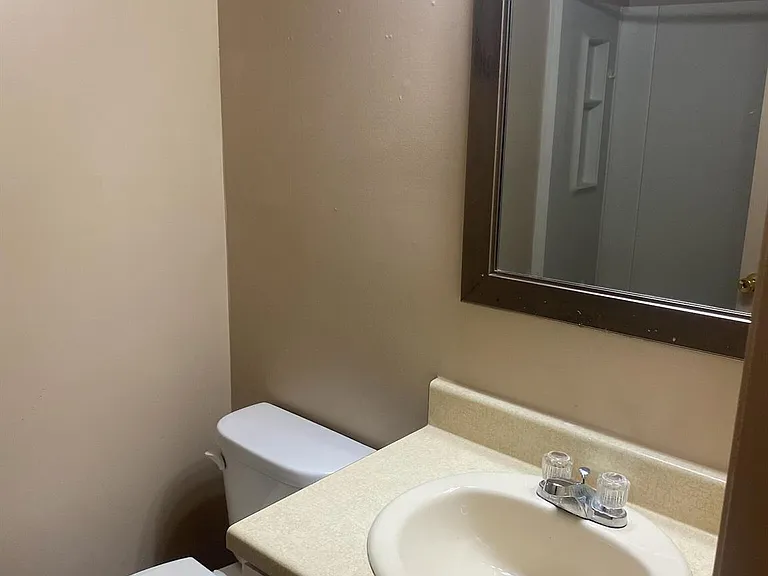 503 Cypress Ln — Photo 10