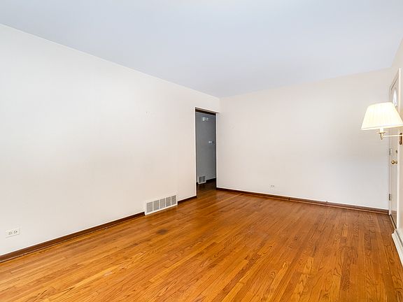 2nd image of 559 N Van Auken St
