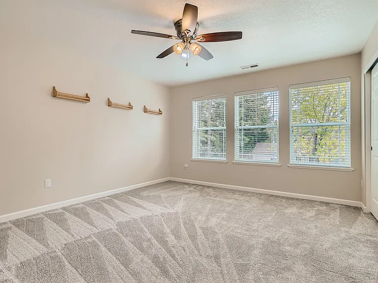 945 NW Joy Ave — Photo 21