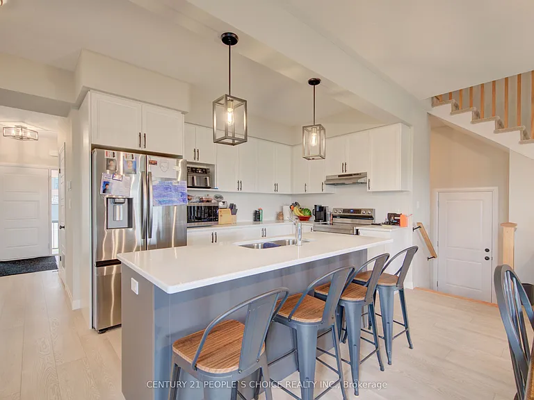 377 Bradshaw Dr — Photo 7