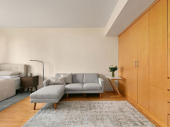 4th image of 205 E 68th St #T6b
