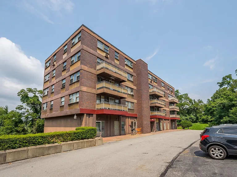 Penn Towers Apartments — Photo 20