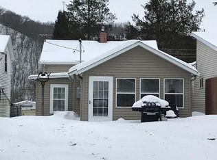 380 Dodge St, Lansing, IA 52151