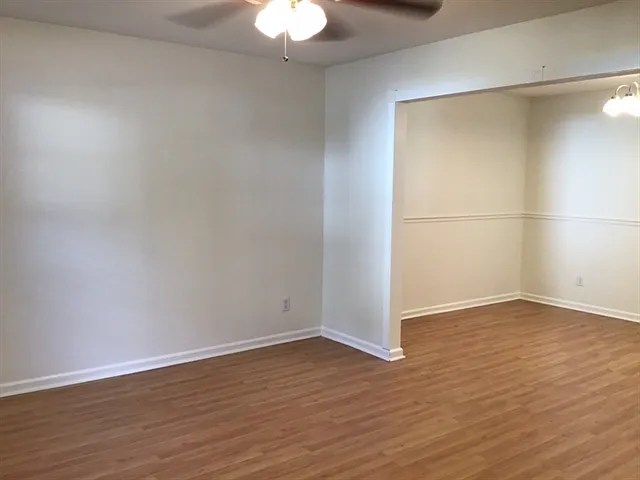 323 Aberdeen Cir — Photo 8