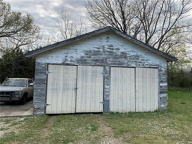 2nd image of 709 S Isadore St