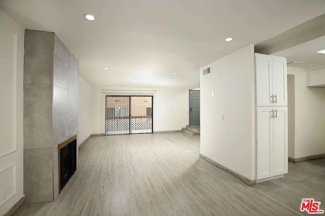 2 bed, 1198 sqft, $2,799 — Photo 4