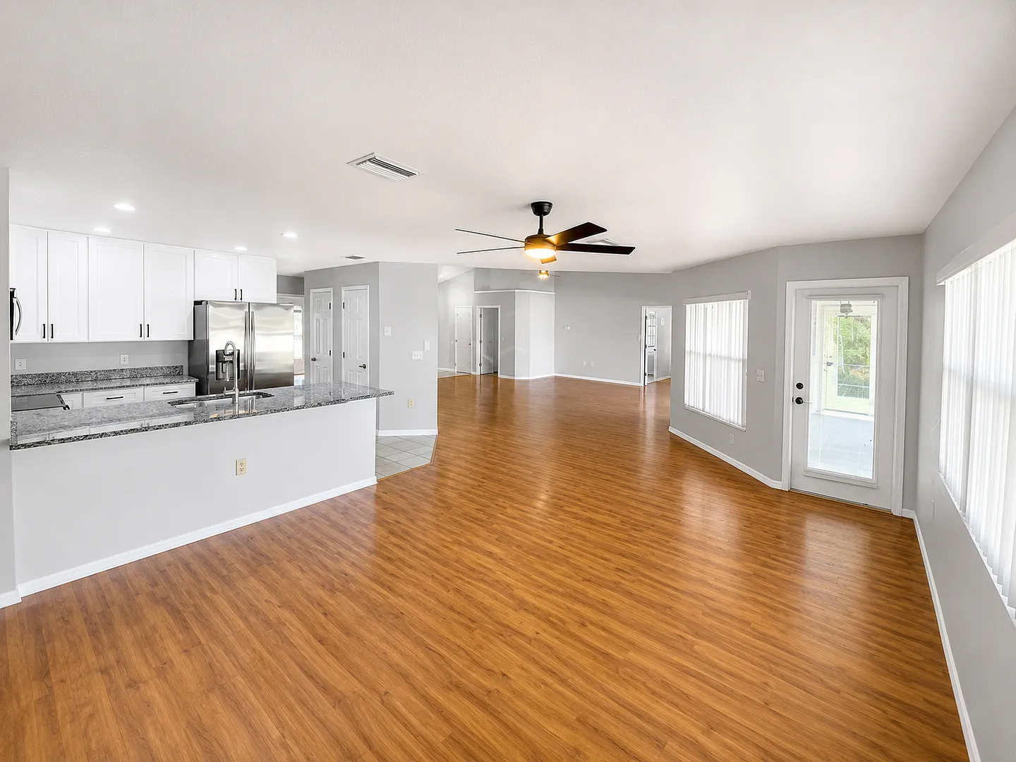 Beautifully Renovated Home with New Kitchen & Fenced Backyard in Ocala — Photo 4