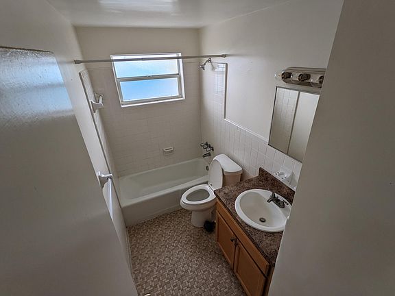 5th image of 2597 N Oleander Ave APT 6