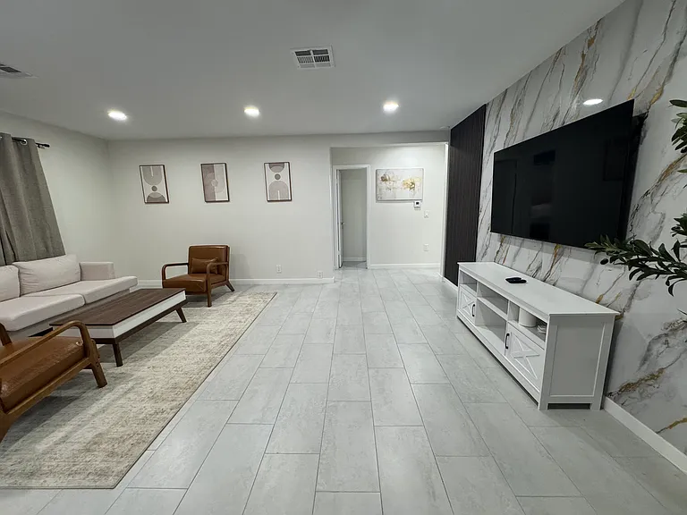2026 W Orange Ave — Photo 8
