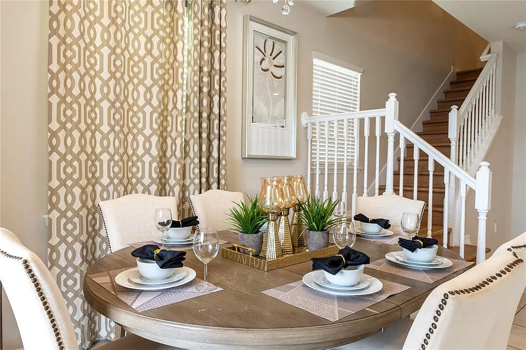 5 bed, 4.5 bath, 2265 sqft, $4,300 — Photo 3