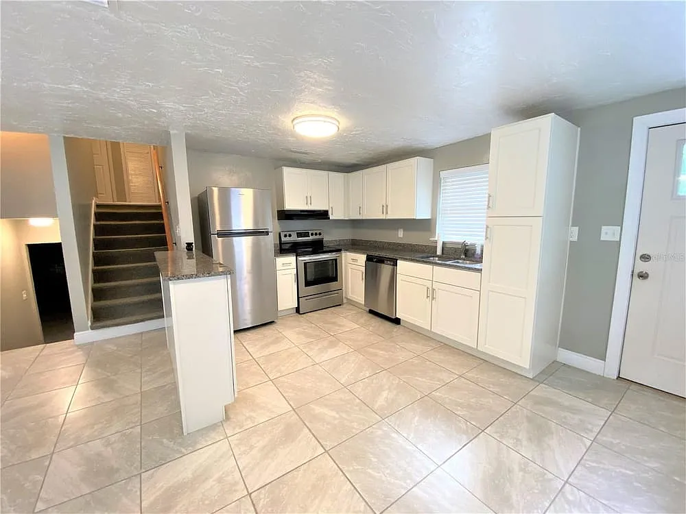 4 bed, 1452 sqft, $1,900 — Photo 4