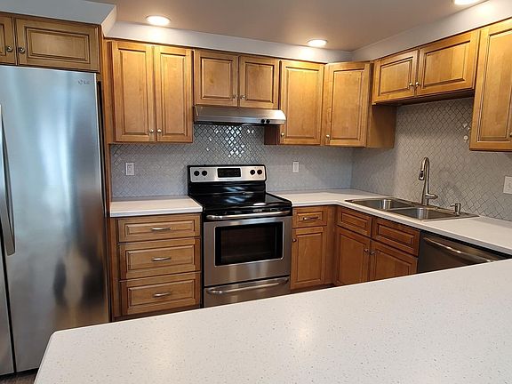 2nd image of 2434 SE 53rd Ave