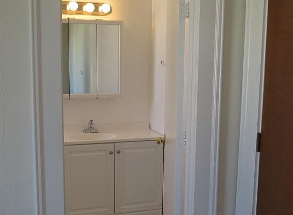 5th image of 711 22nd St APT 13