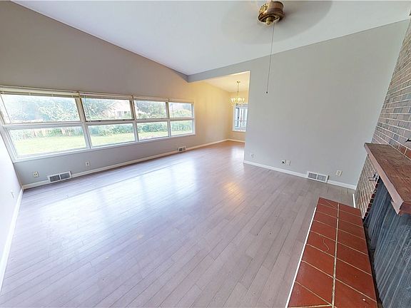 6th image of 1635 Robinson St
