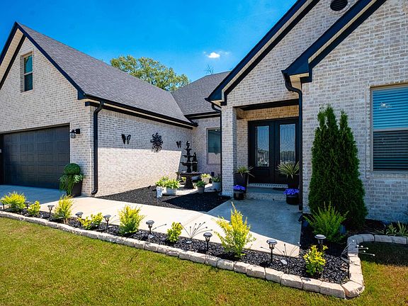 3rd image of 86 Lucia Ln