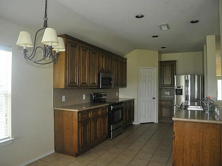 20906 Springport Ct — Photo 10