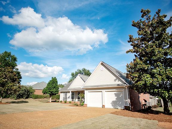 2nd image of 152 Peyton Cir
