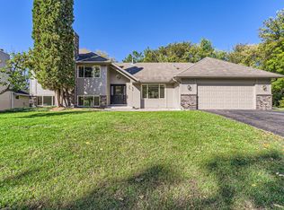 3683 Pineview Dr, Vadnais Heights, MN 55127