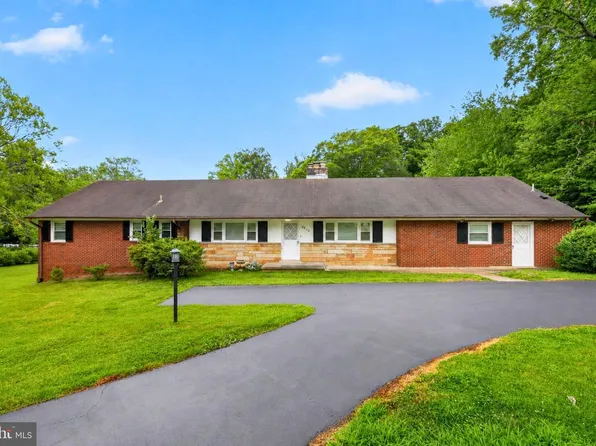 8715 Cherry Dr, Fairfax, VA 22031