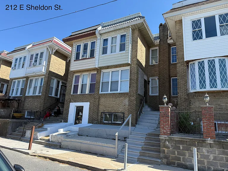 212 E Sheldon St — Photo 1