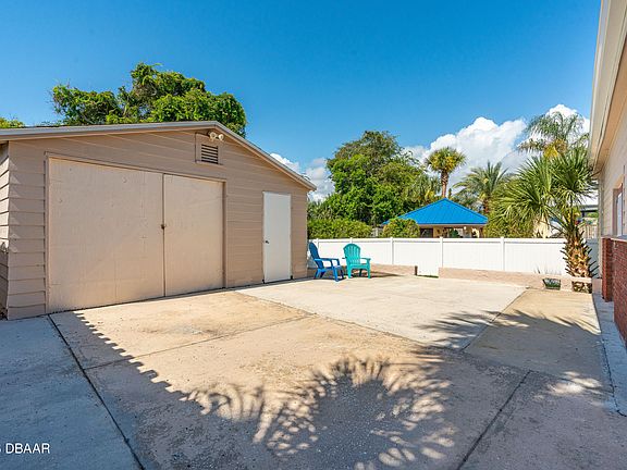 5th image of 262 Seaview Ave