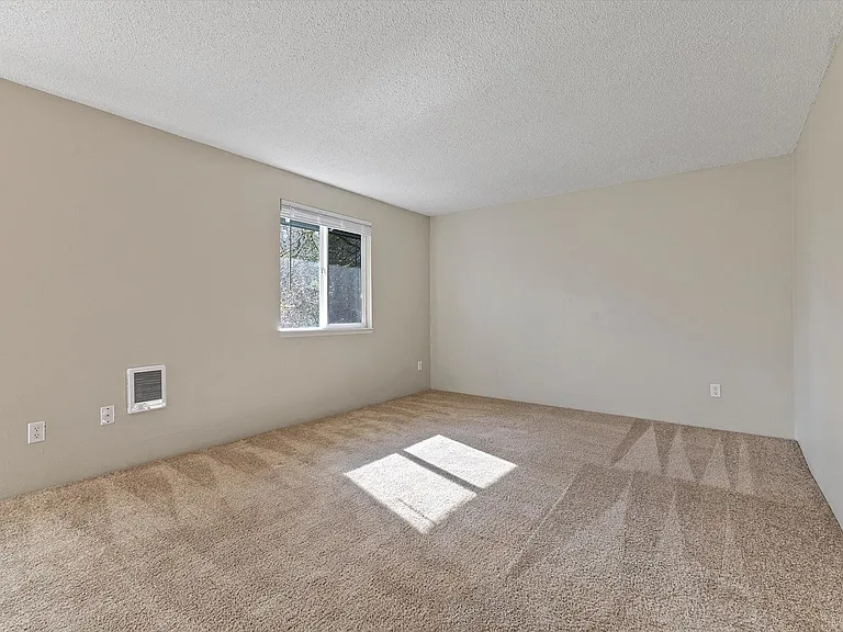 19765 SW 65th Ave — Photo 6