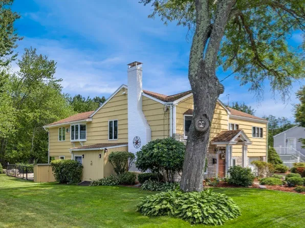 12 Carpenter Rd, Lynnfield, MA 01940