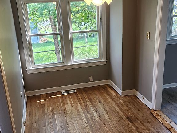 4th image of 108 W Peabody St