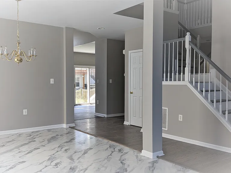 411 Hanrahan Ct SE — Photo 8