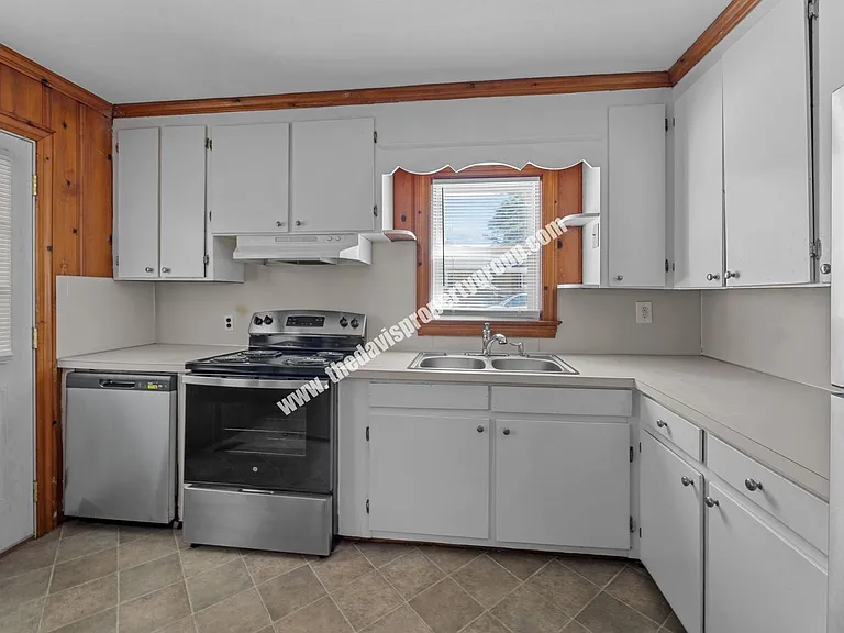 1200 Paul St — Photo 4