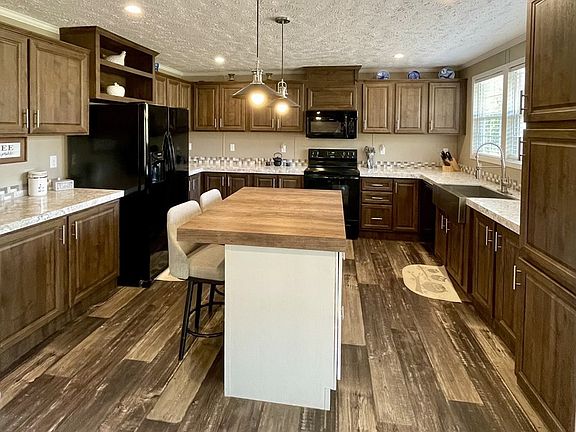 3rd image of 3282 Blue Springs Rd