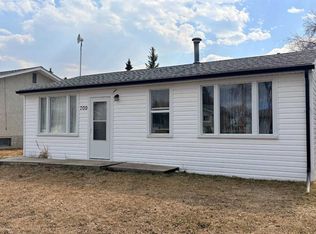 709 N 7th Ave, Wainwright, AB T9W 1B5