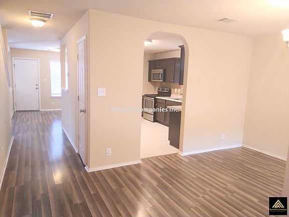 4th image of 4003 Bur Oak Path