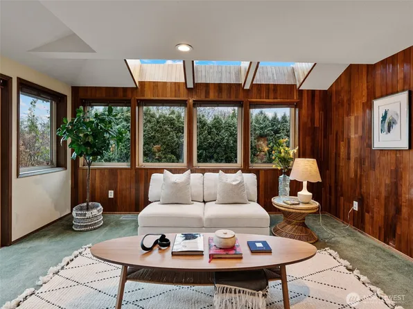 6008 Indian Trail NE, Tacoma, WA 98422