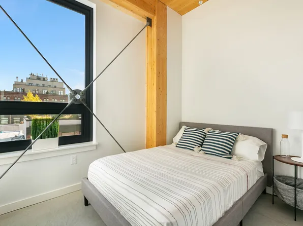 360 Wythe Avenue image 5 of 9