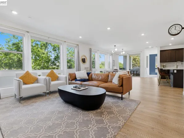 5680 Central Pkwy Unit 201, Dublin, CA 94568
