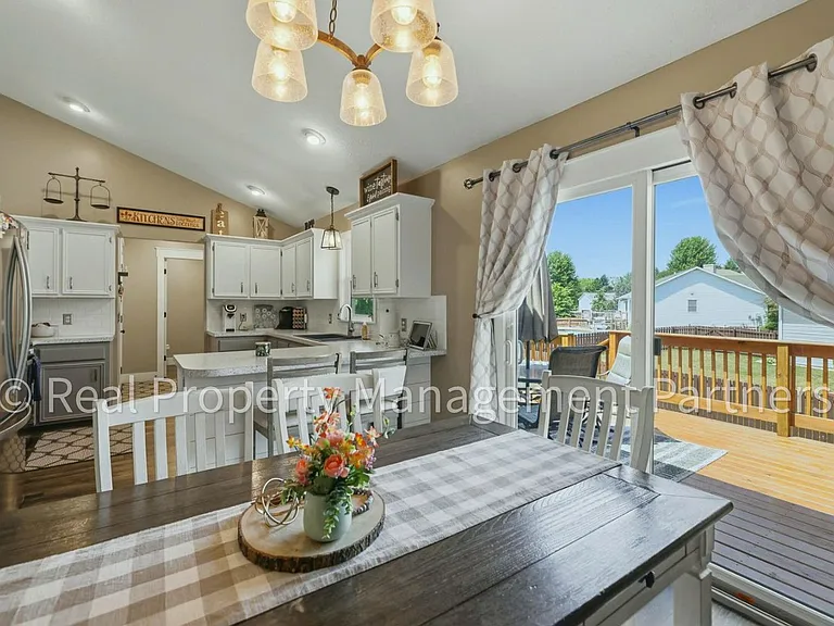 11425 Prairie Ave — Photo 11