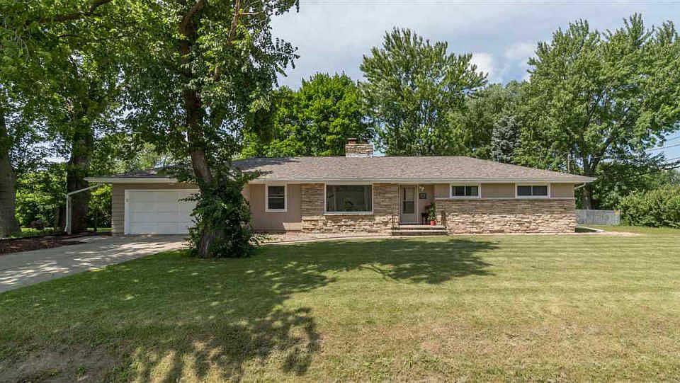 1st image of 1010 Lakeshore Dr