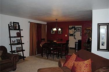 4th image of 256 Marlboro Dr