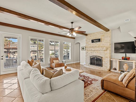 4th image of 111 Saint Annes Dr