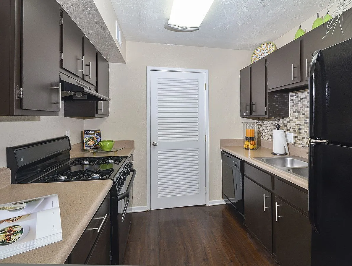 Spring Lake Apartments — Photo 2