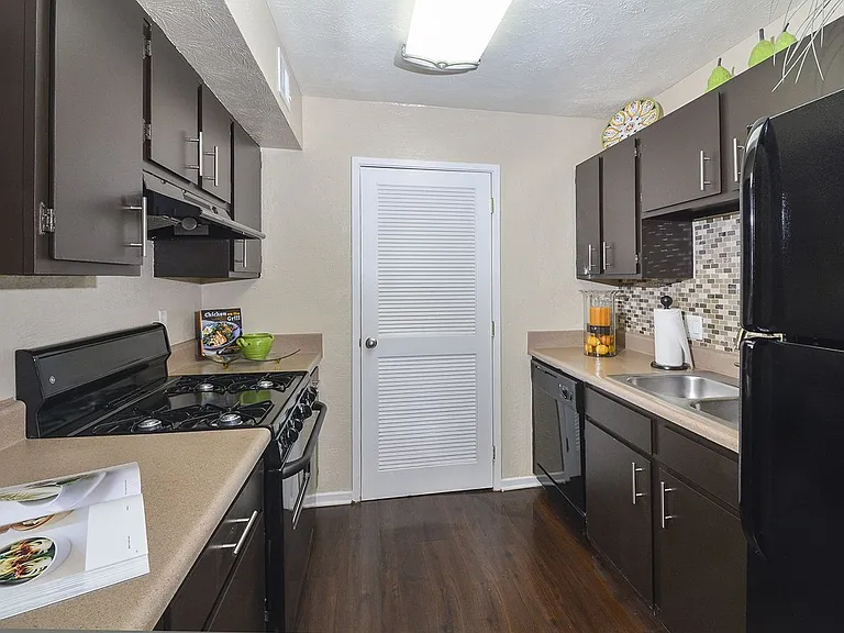Spring Lake Apartments — Photo 2