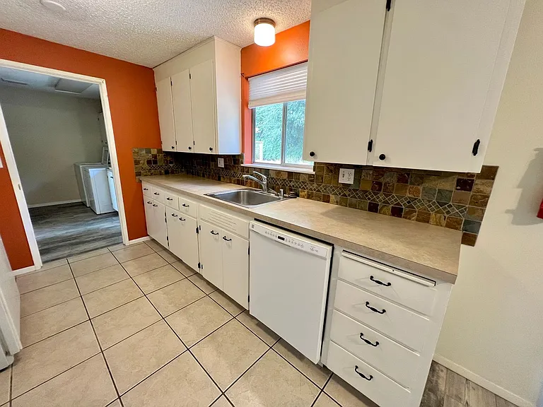 1707 College Pl — Photo 12