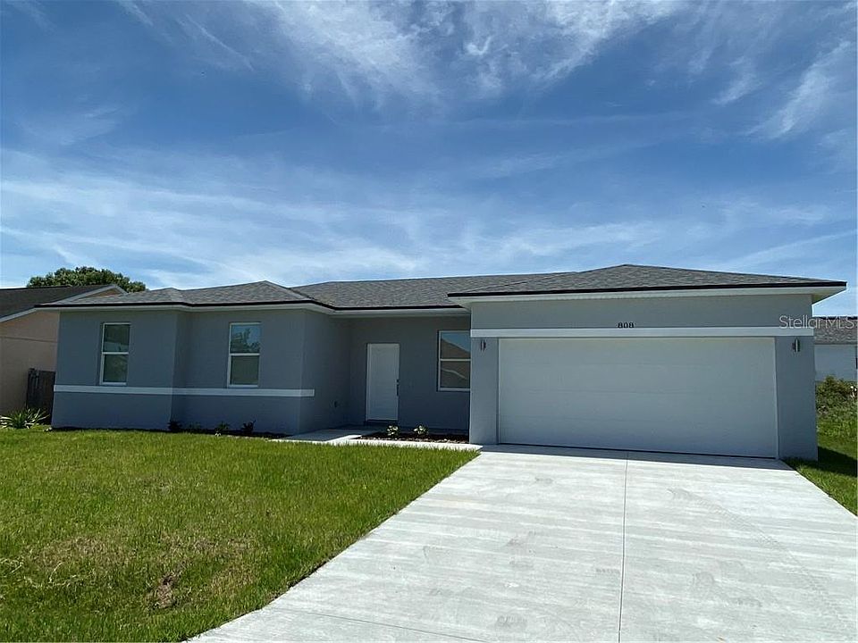 2nd image of 808 Carrousel Ln.