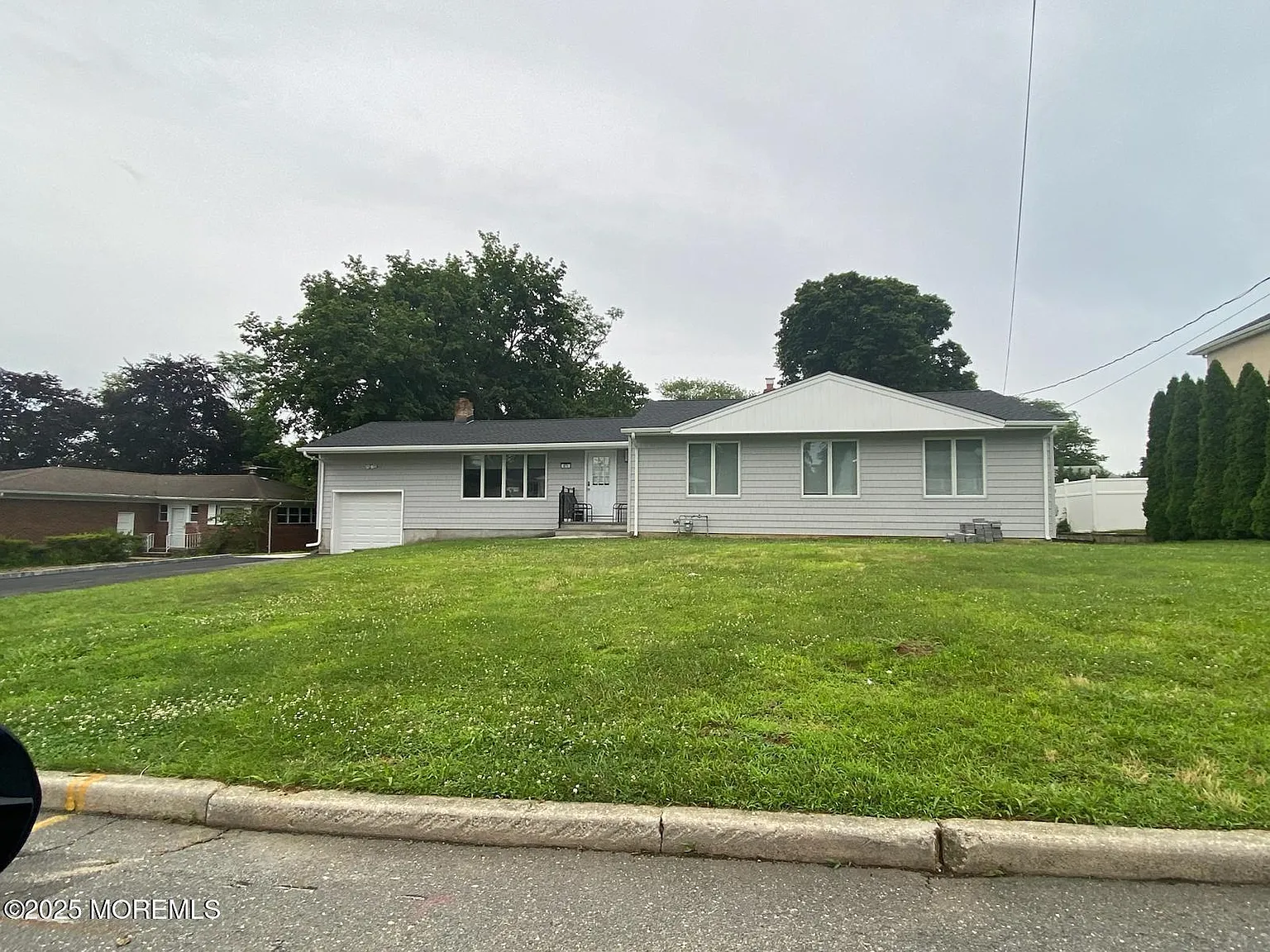 871 Red Oaks Dr photo 1