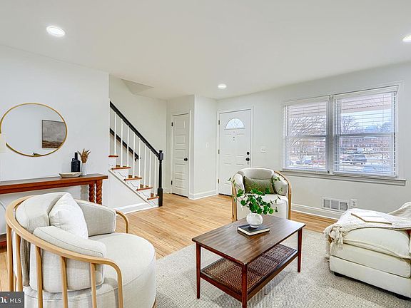 3rd image of 1028 Winsford Rd